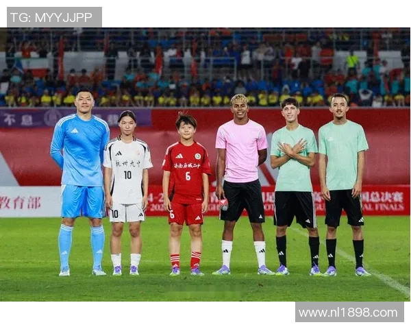 足球明星专访揭秘赛场背后的故事与人生经历