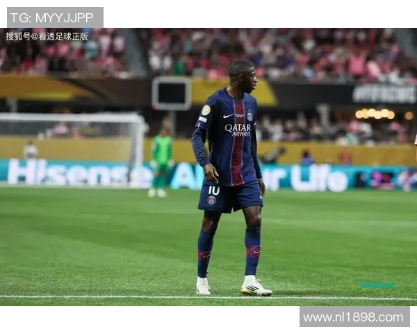 足球明星球服背面设计解析与球迷文化的深度探讨